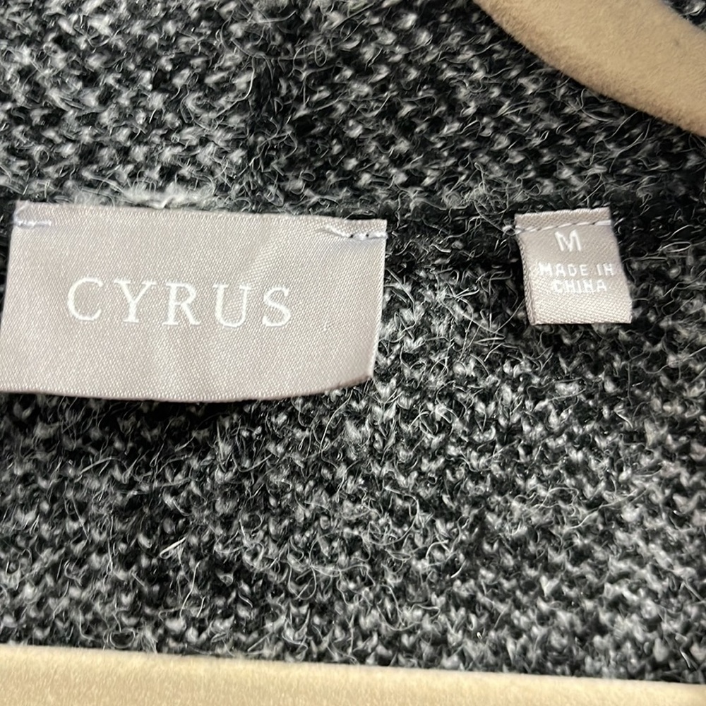 CYRUS - Picture 6 of 7